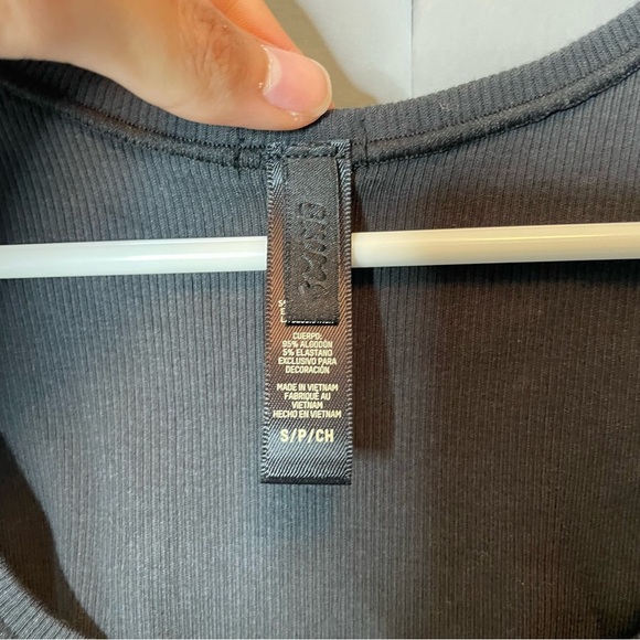 SKIMS Black Ribbed Crop Tank Top SIZE small - Picture 4 of 5